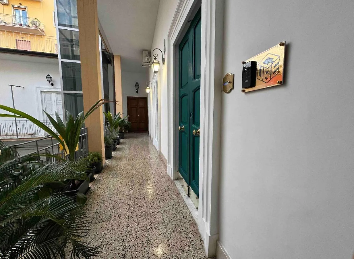 Suite Cube Al Centro Storico Vicino La Scuola Vespucci Con Parcheggio Su Richiesta Frattamaggiore 0*,