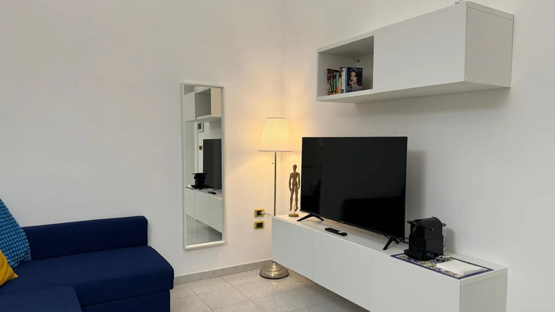 Apartment Suite Cube Al Centro Storico Vicino La Scuola Vespucci Con Parcheggio Su Richiesta Frattamaggiore Italy